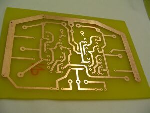 أنشاء جهاز بسيط لصناعة الدوائر المطبوعة ETCHING PCBs